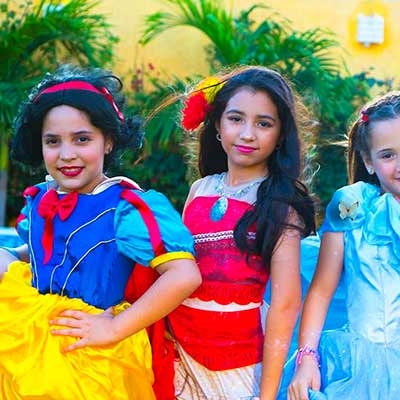 Príncipes, princesas, reyes, hadas y duendes